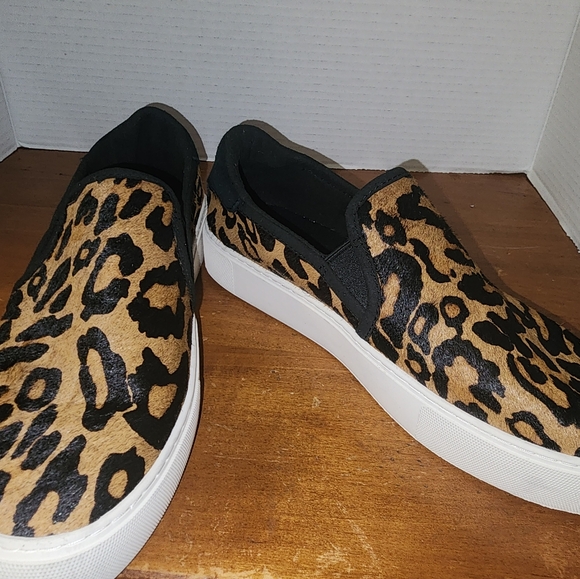 Women's UGG Animal  Print Shoes - Picture 2 of 5